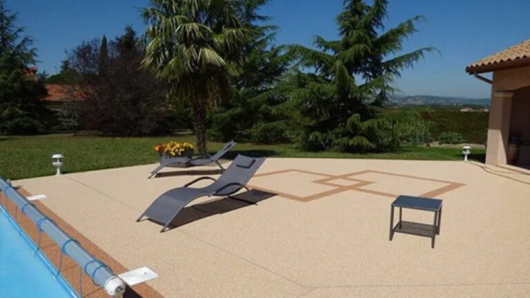 Moquette de pierre bord de piscine