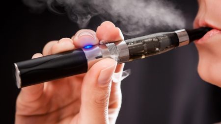 Histoire de la cigarette électronique : de l’invention à la révolution cigarette électronique